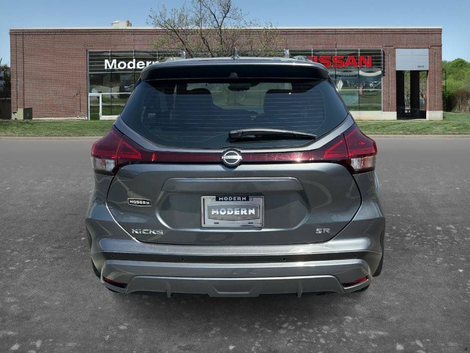 Used 2022 Gun Metallic Nissan SR image 3