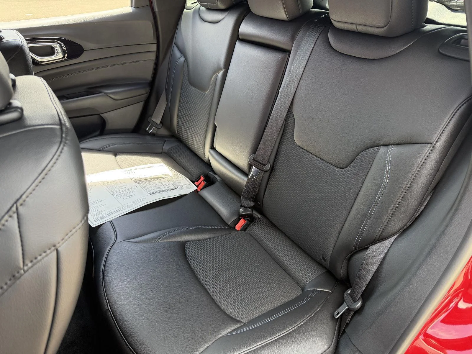 New 2026 Red Hot Pearl-Coat Exterior Paint Jeep Latitude Altitude image 18