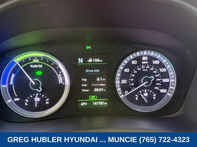 Used 2019 Silver Hyundai SE image 12