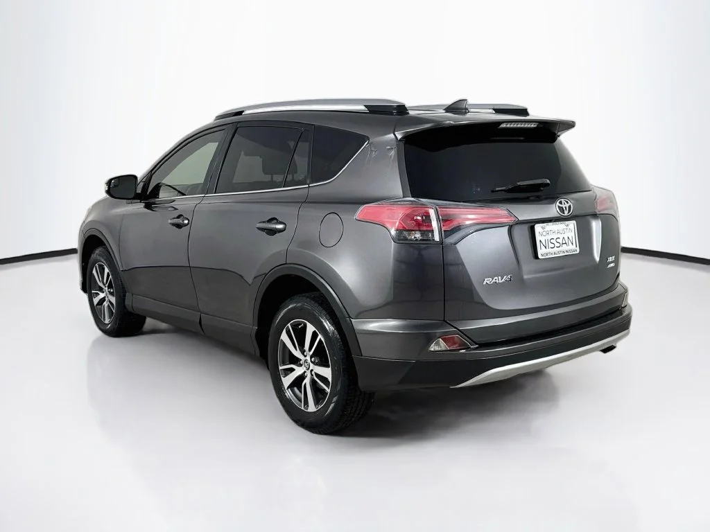Used 2017 Gray Toyota XLE image 5