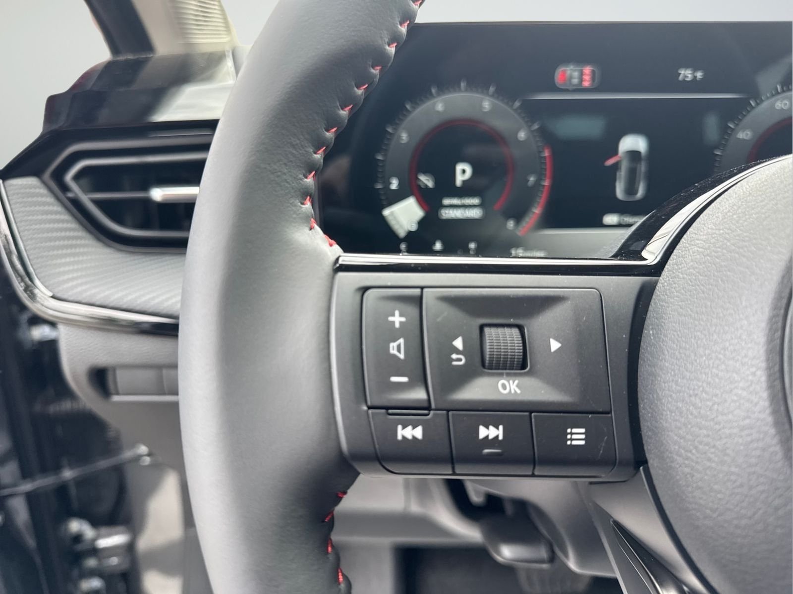 2026 Nissan KICKS SR - Photo 16