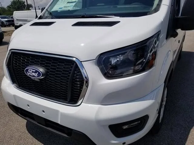 New 2026 Oxford White Ford Passenger Van XLT image 17