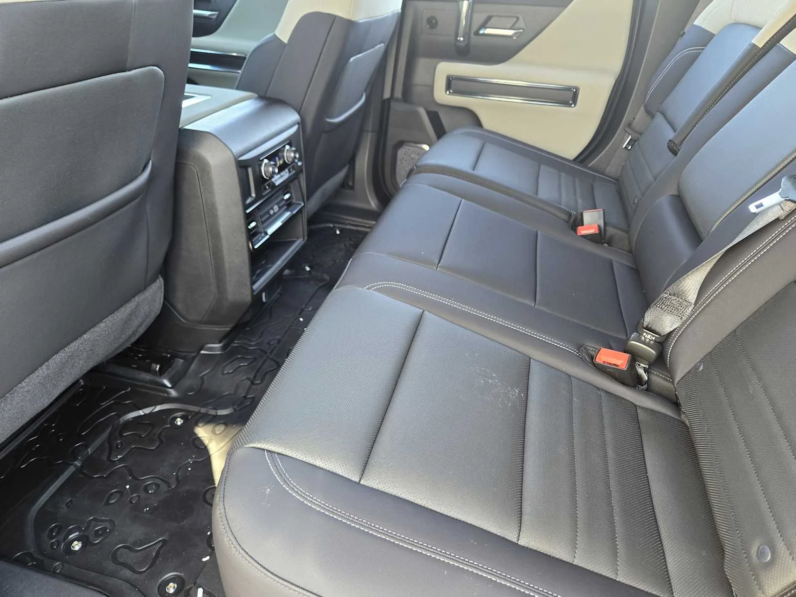 2026 GMC HUMMER EV 2X - Photo 18