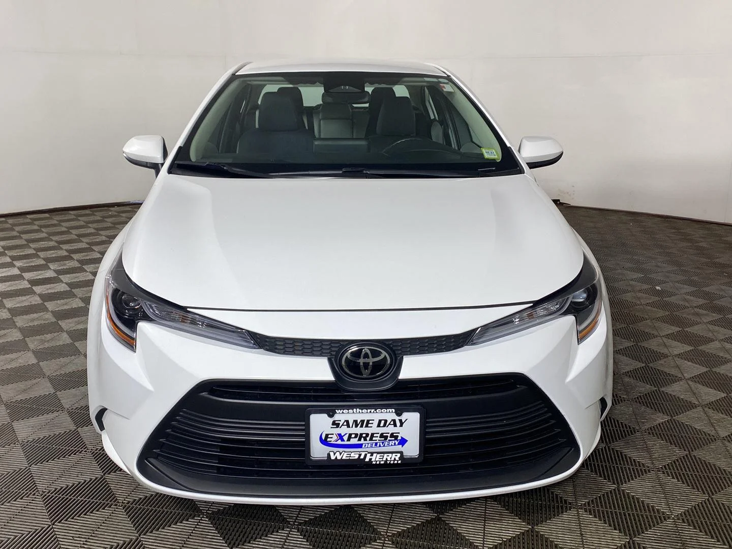 Used 2023 Ice Cap Toyota LE image 8