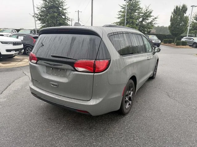 Used 2020 White Chrysler Touring L image 8