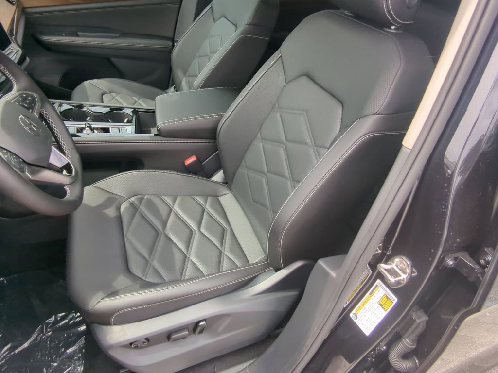 New 2026 Black Volkswagen 2.0T SE w/Technology image 22