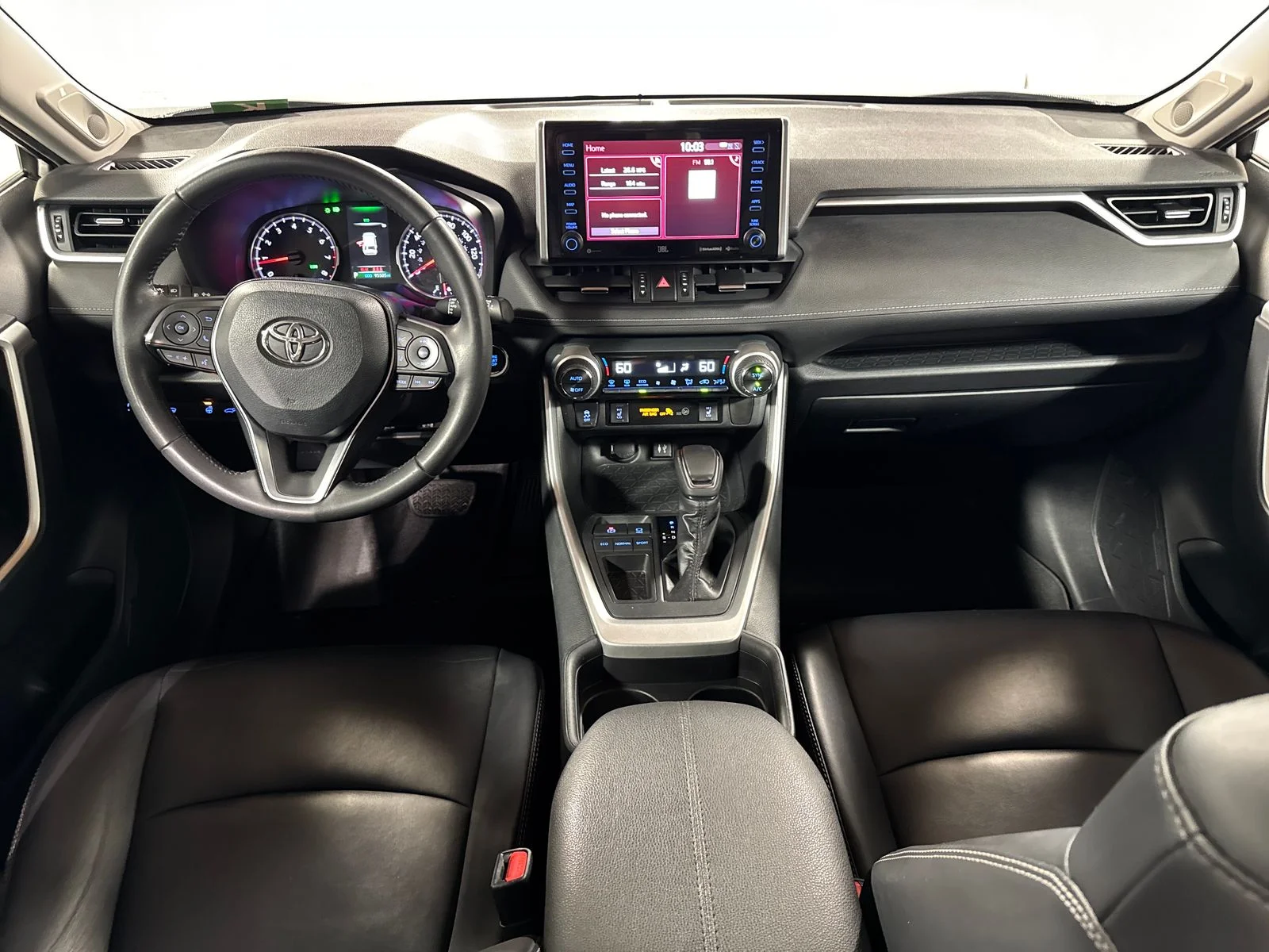 Used 2019 Silver Sky Metallic Toyota XLE Premium image 4