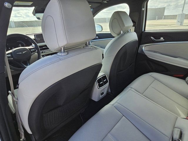 2025 GENESIS G70 Standard - Photo 12