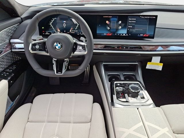 2026 BMW 7 Series 760i - Photo 10