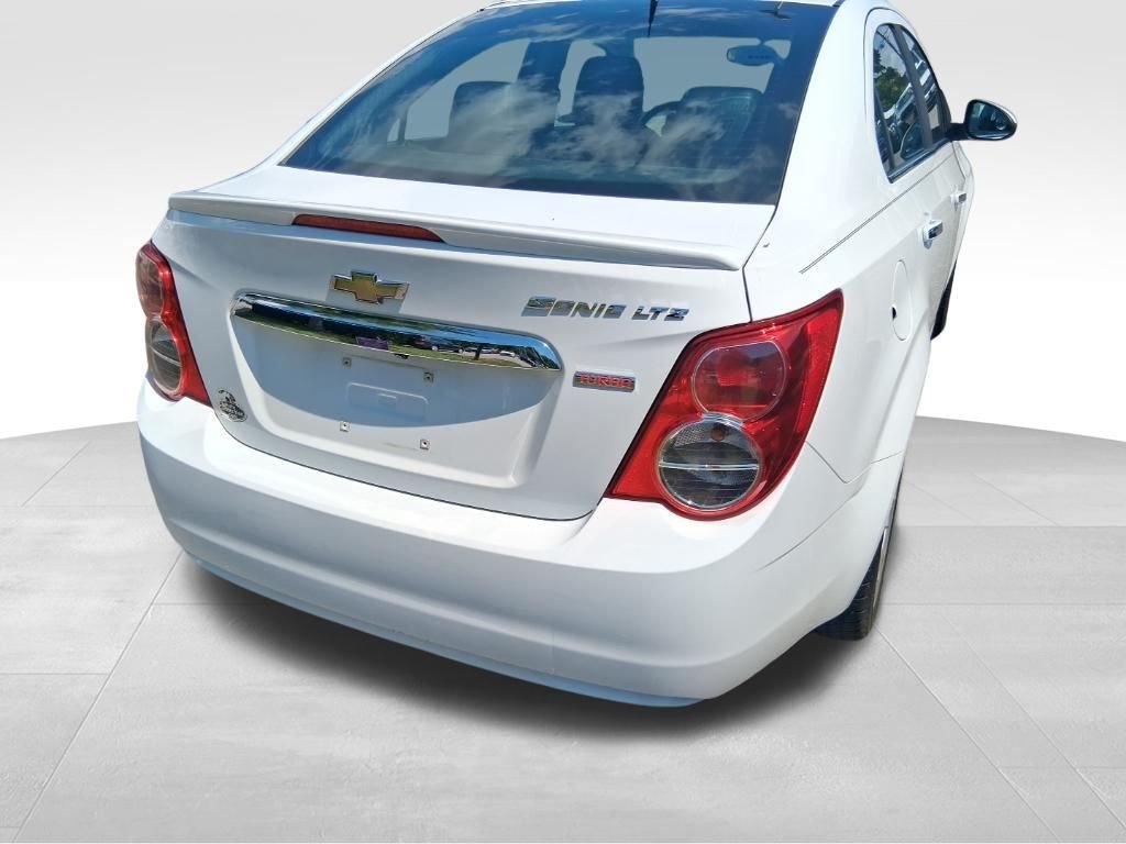 Used 2014 White Chevrolet LTZ image 8