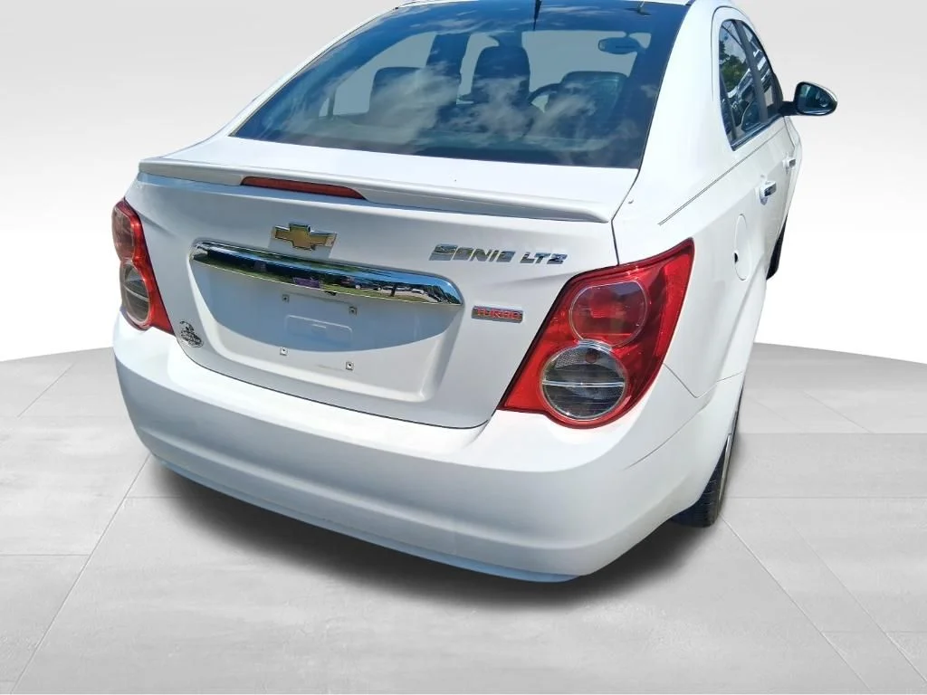 Used 2014 White Chevrolet LTZ image 8