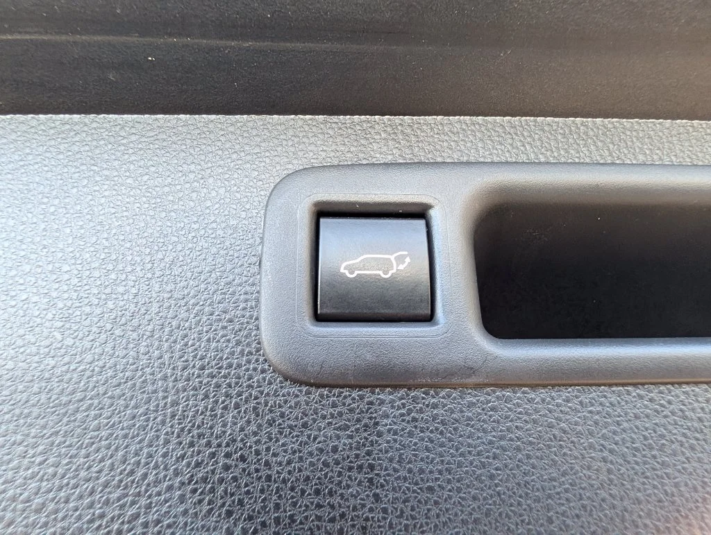 Used 2022 Beige Toyota XLE image 11