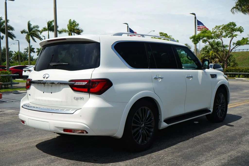 Used 2024 White INFINITI Sensory image 11