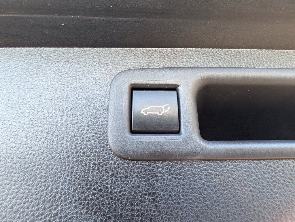 2022 Toyota Highlander XLE - Photo 11