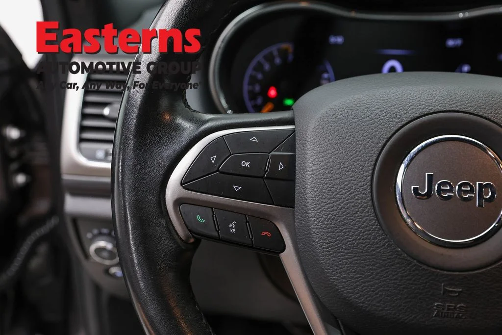Used 2020 Gray Jeep Laredo E image 14