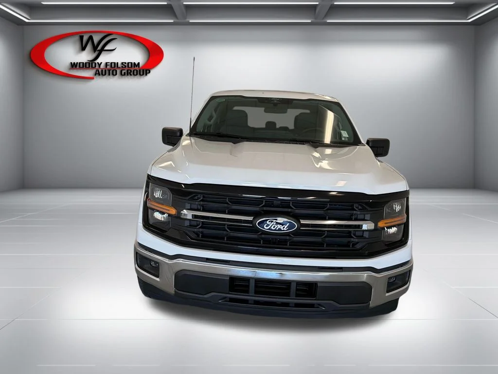 New 2026 Oxford White Ford XLT image 2
