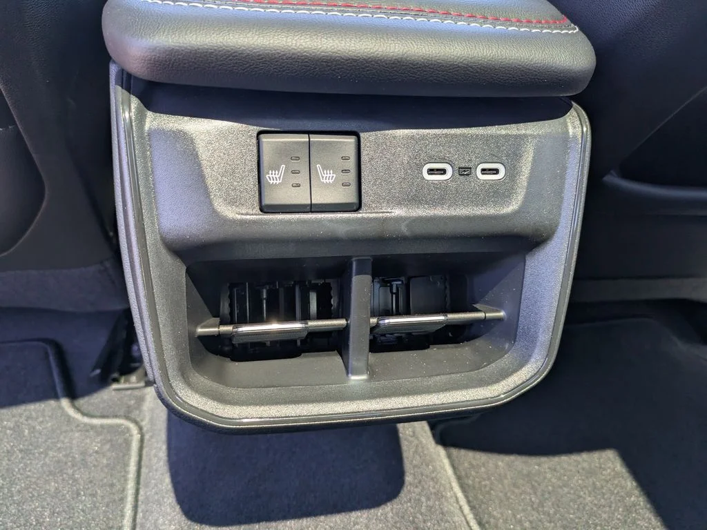 New 2026 White Knuckle Exterior Paint Dodge R/T Plus image 16