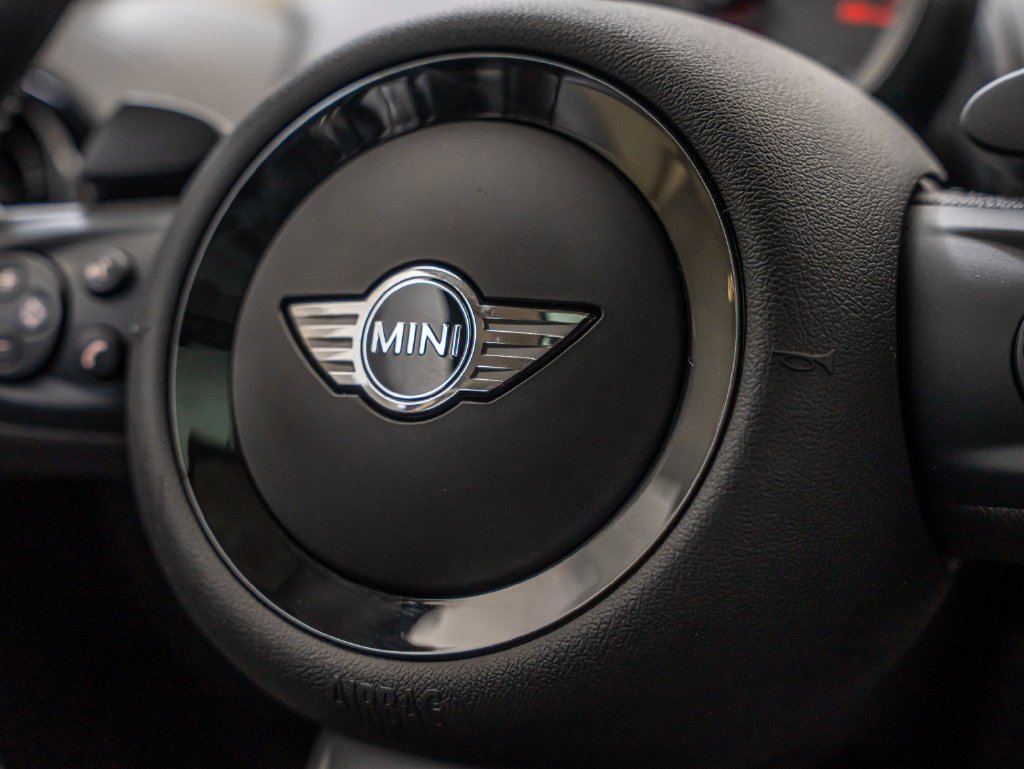 Used 2015 Blazing Red MINI  image 32