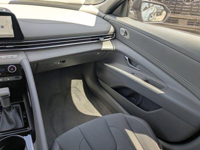 2025 Hyundai Elantra SEL - Photo 36
