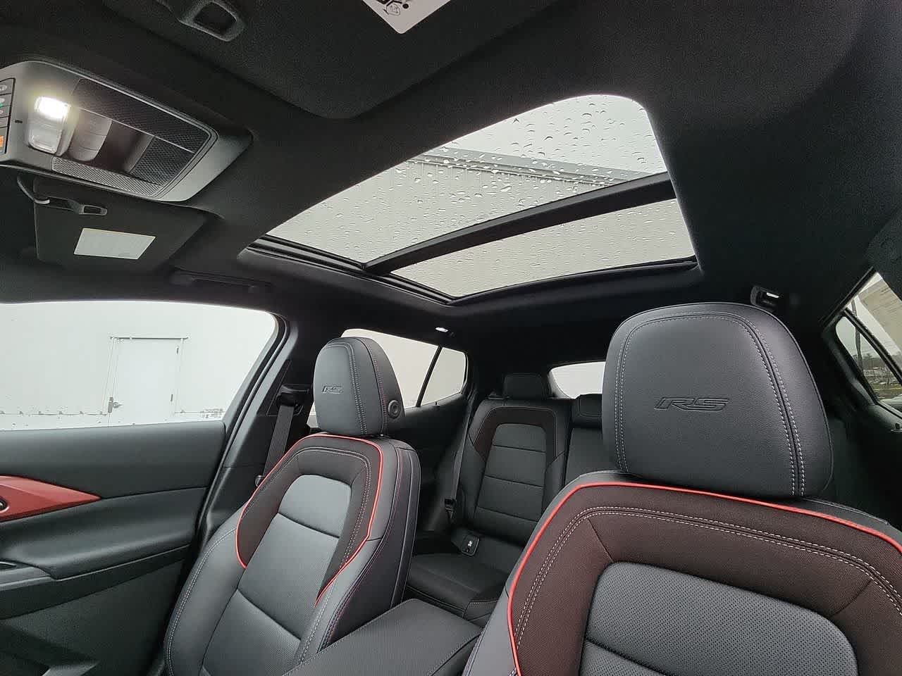 2025 Chevrolet Equinox EV RS - Photo 11
