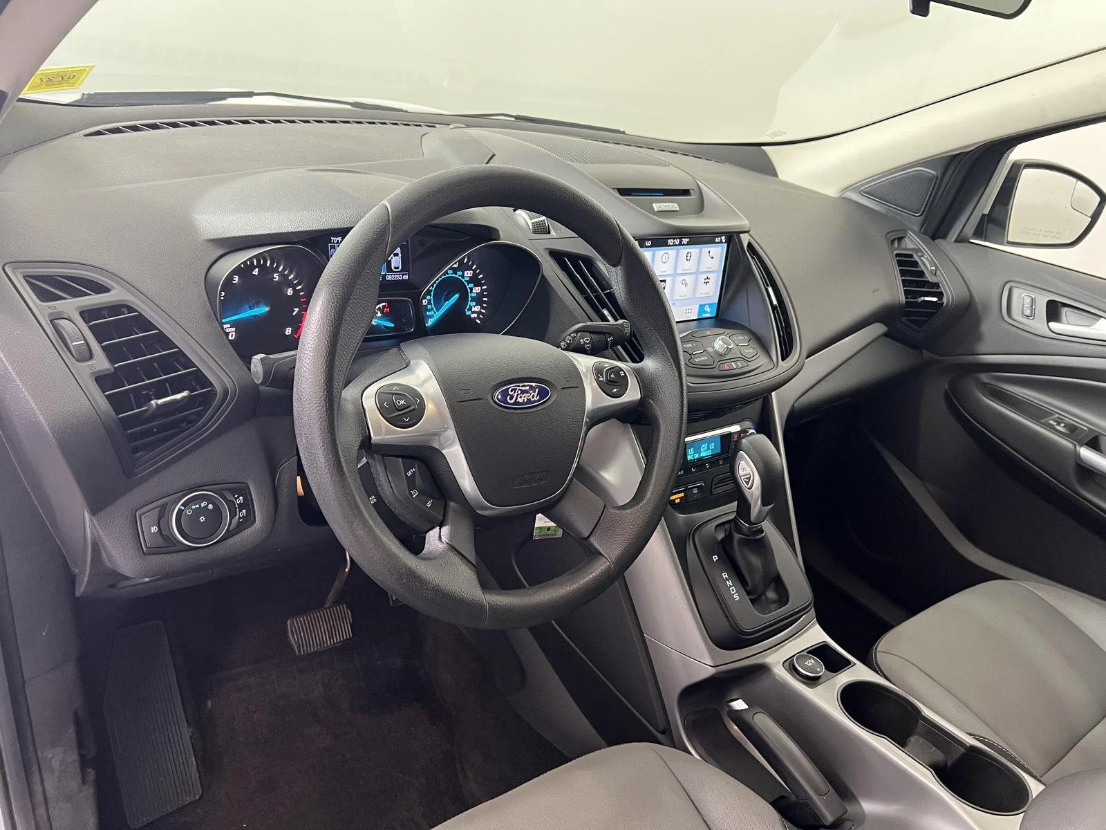 Used 2016 Wh Ford SE image 6