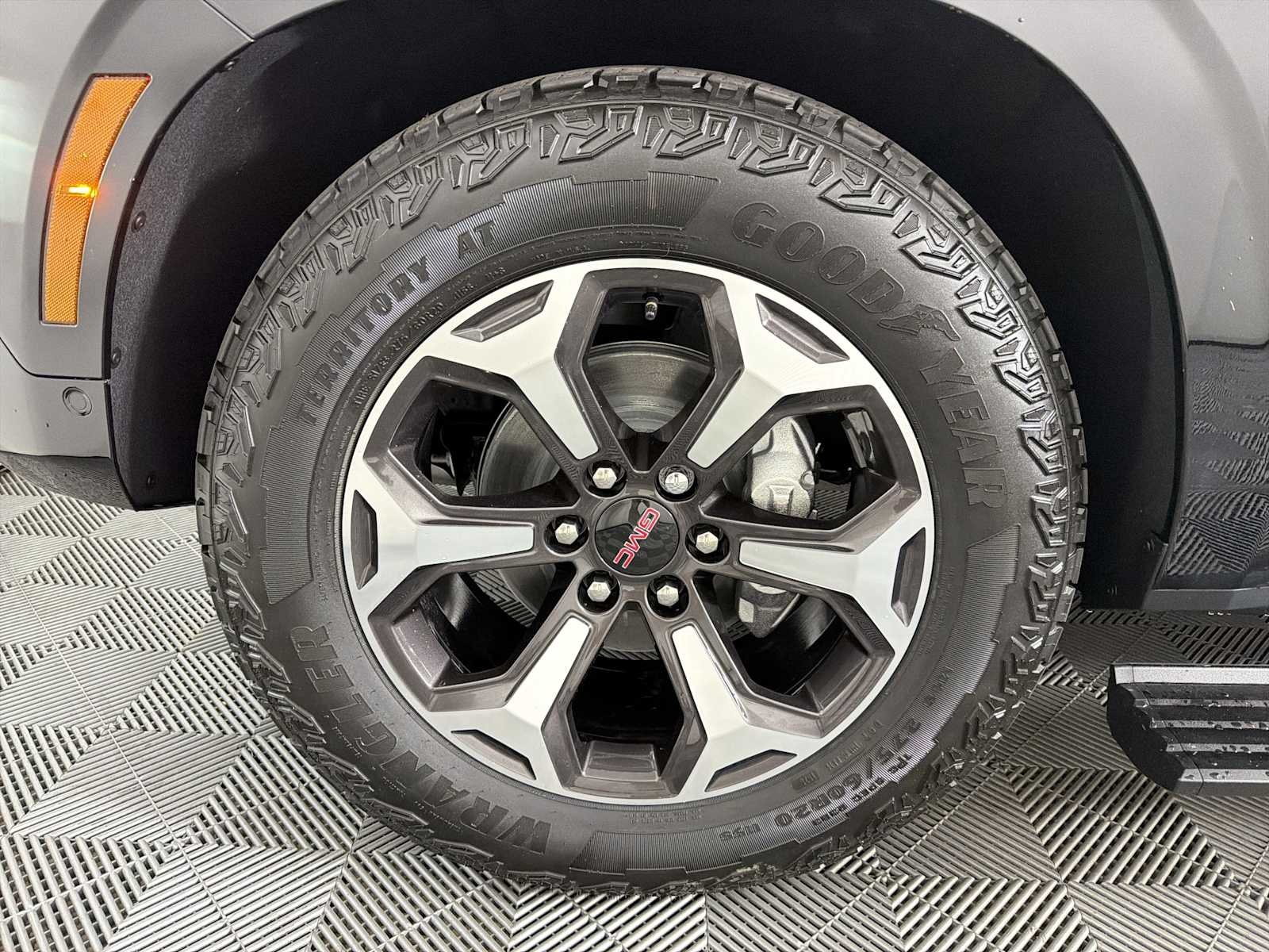 2026 GMC Yukon XL AT4 Ultimate - Photo 9