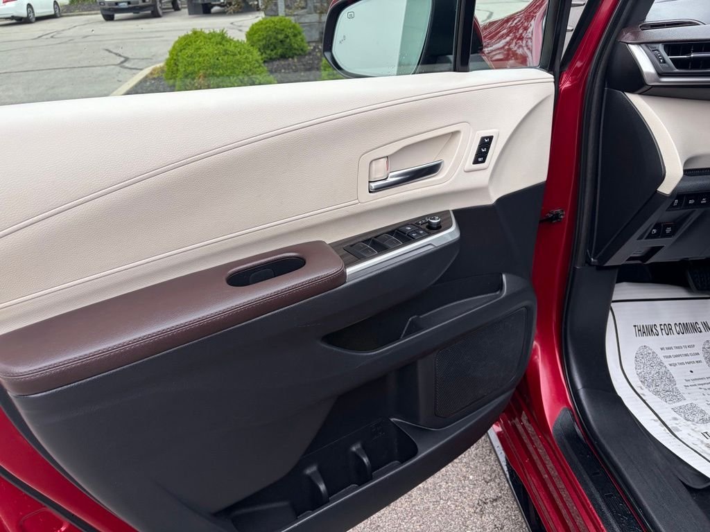 Used 2022 Ruby Flare Pearl Toyota Platinum image 7