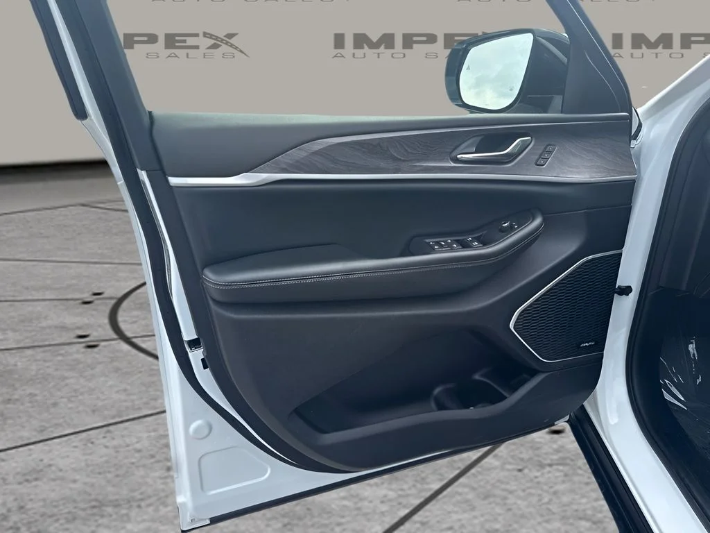 Used 2024 White Jeep 4xe image 18