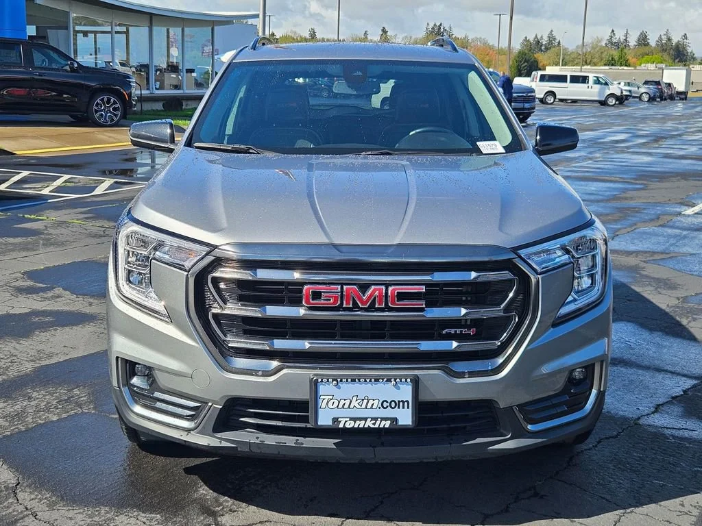 Used 2023 Sterling Metallic GMC AT4 image 9