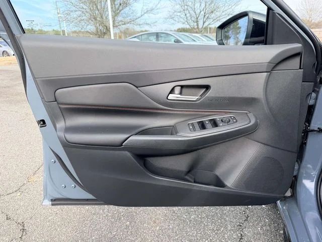 New 2026 Atlantic Gray Metallic / Super Black Two-tone Nissan SR image 14