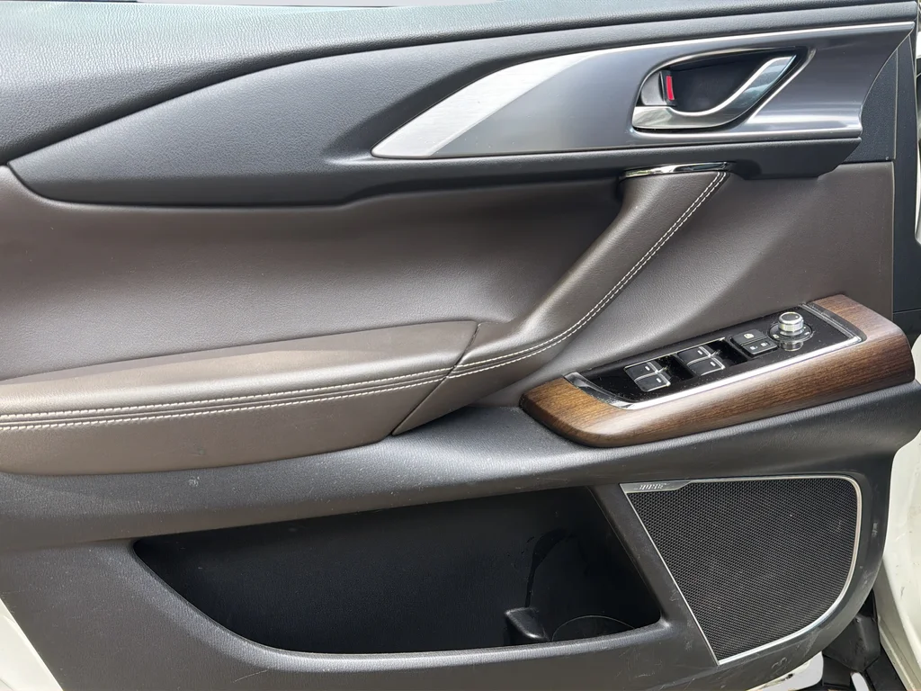 Used 2020 White Mazda Signature image 24