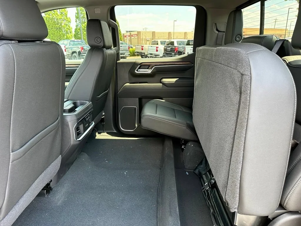 2026 GMC Sierra 1500 SLT - Photo 23