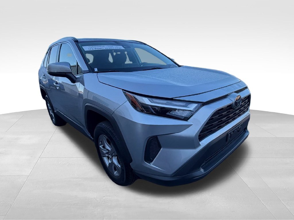 Used 2025 Silver Toyota XLE image 7