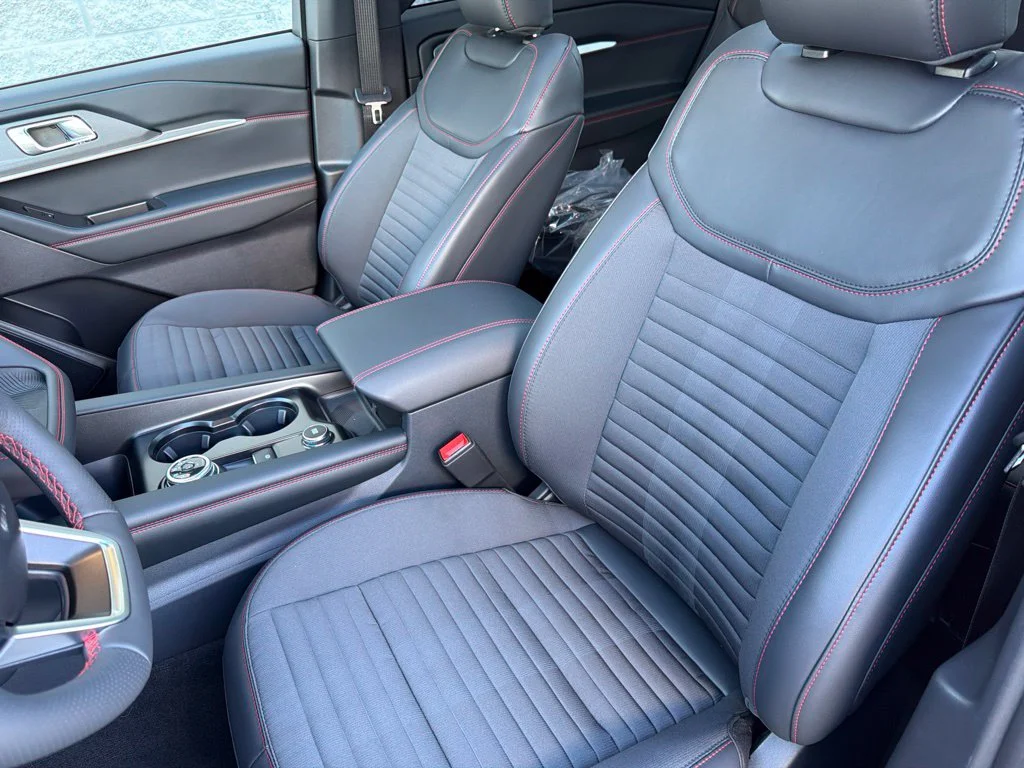 New 2027 Avalanche Gray Ford ST-Line image 9