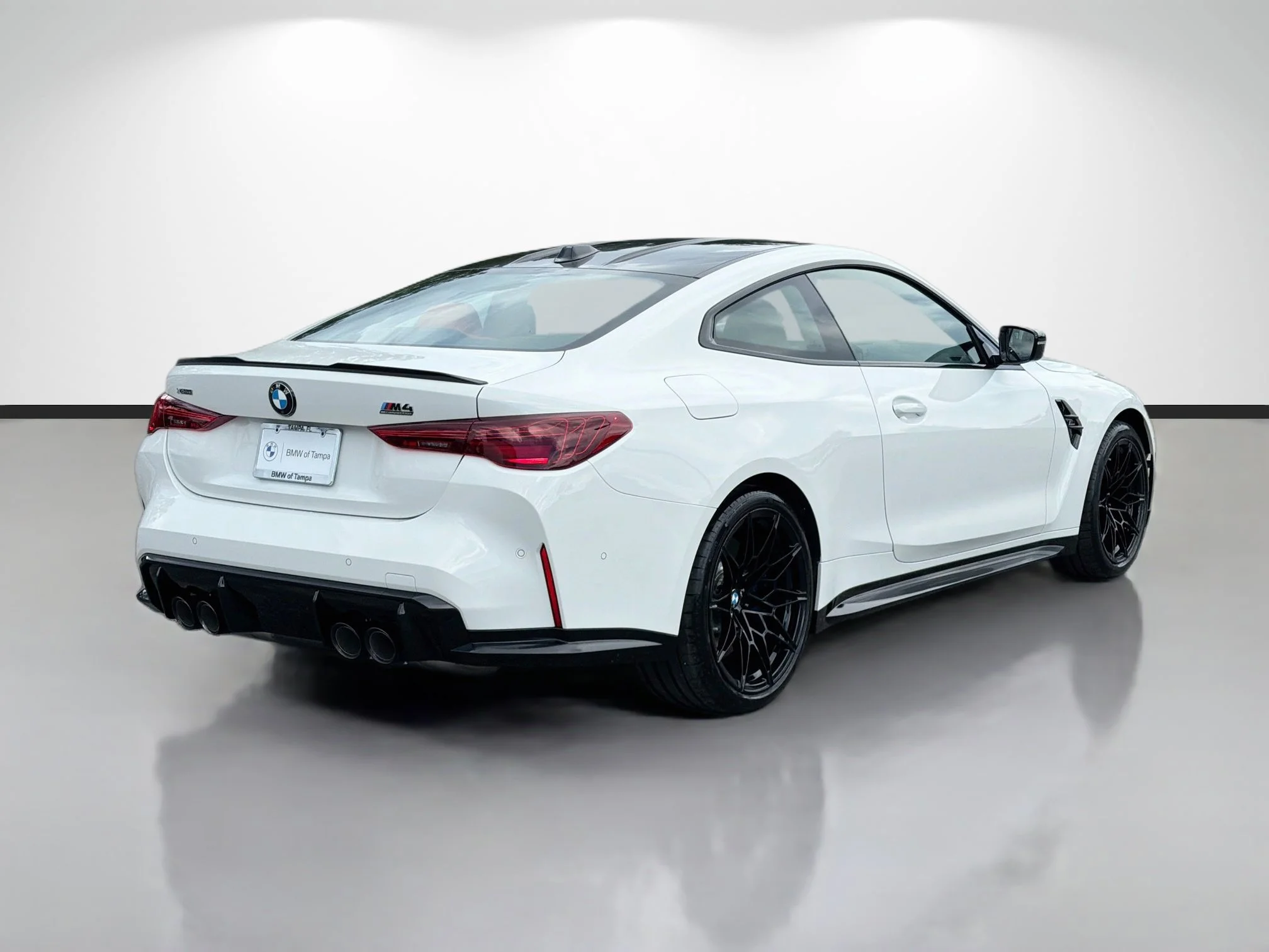New 2027 Alpine White BMW Competition xDrive image 3