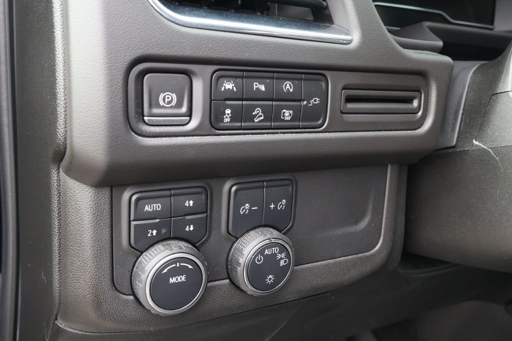 Used 2022 Blue Chevrolet Z71 image 18