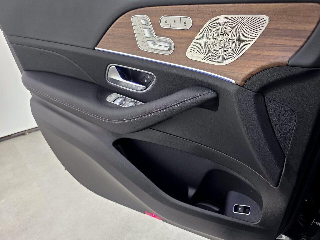 New 2026 Black Mercedes-Benz GLS 450 image 36