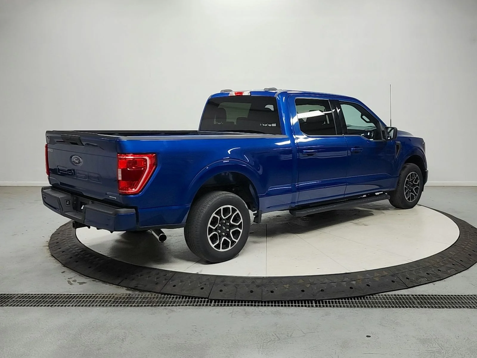 Used 2023  Ford XLT image 8