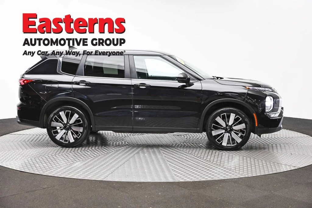 Used 2025 Black Mitsubishi SE image 4