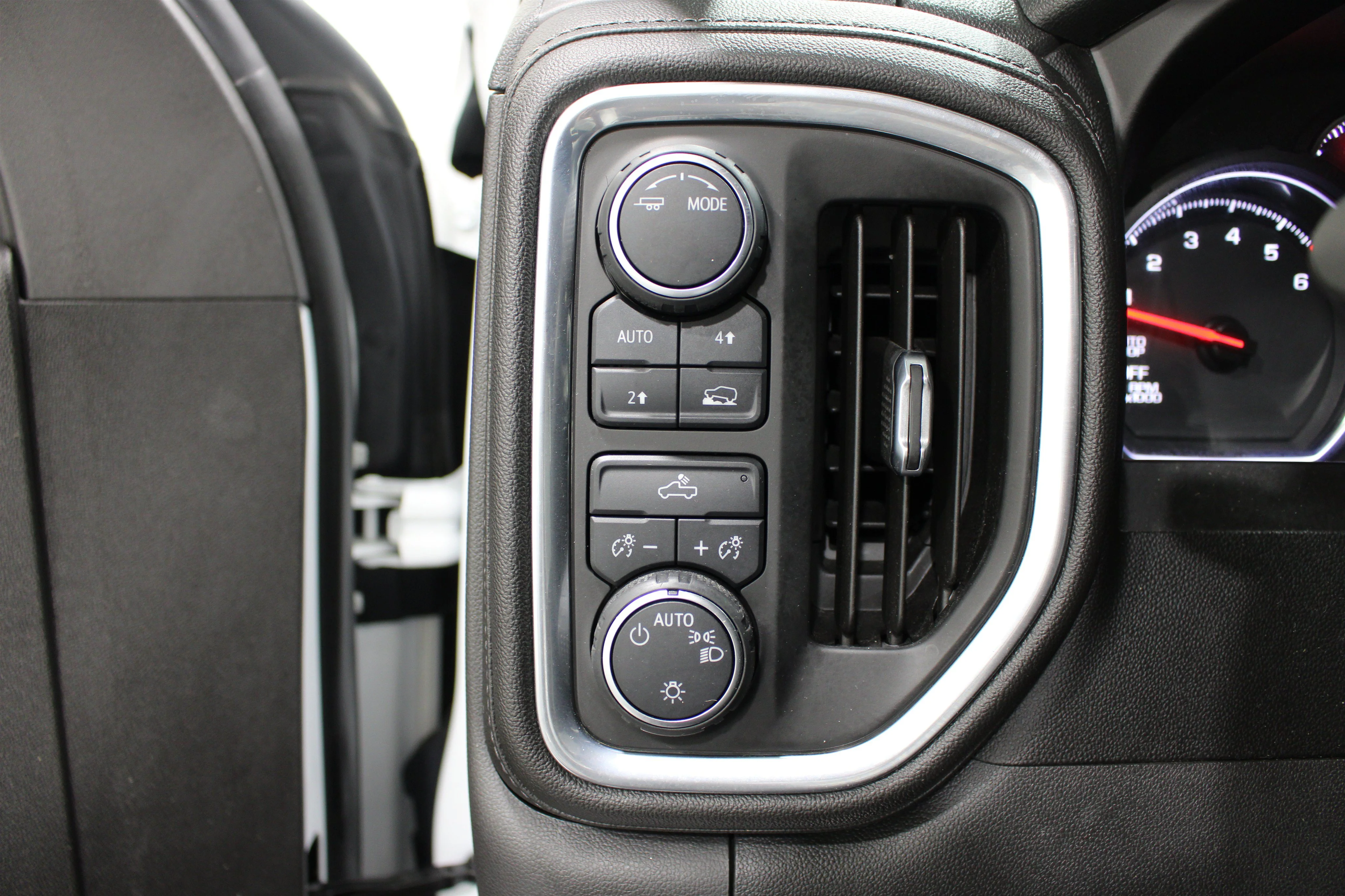 2021 Chevrolet Silverado 1500 LT - Photo 9