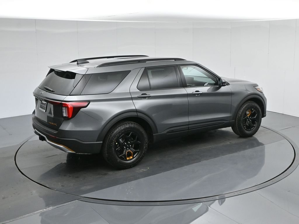 New 2026 Carbonized Gray Metallic Ford Tremor image 47