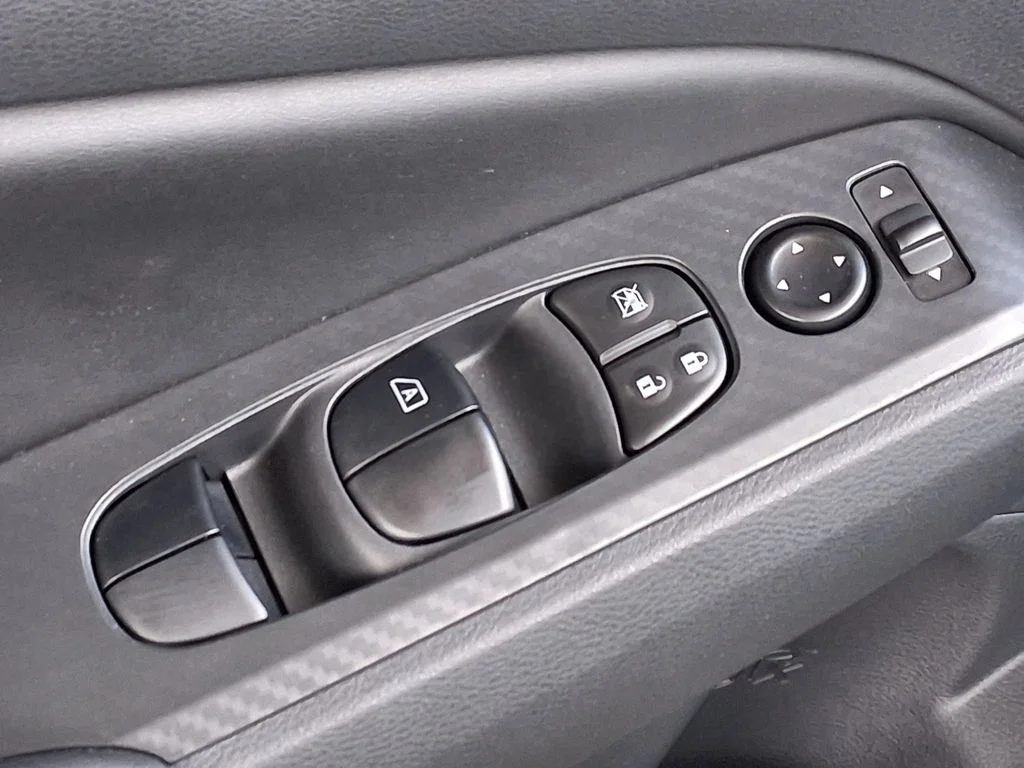2025 Nissan Altima S - Photo 17