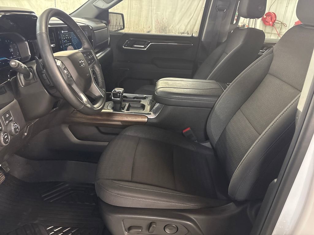 Used 2024 Summit White Chevrolet RST image 14