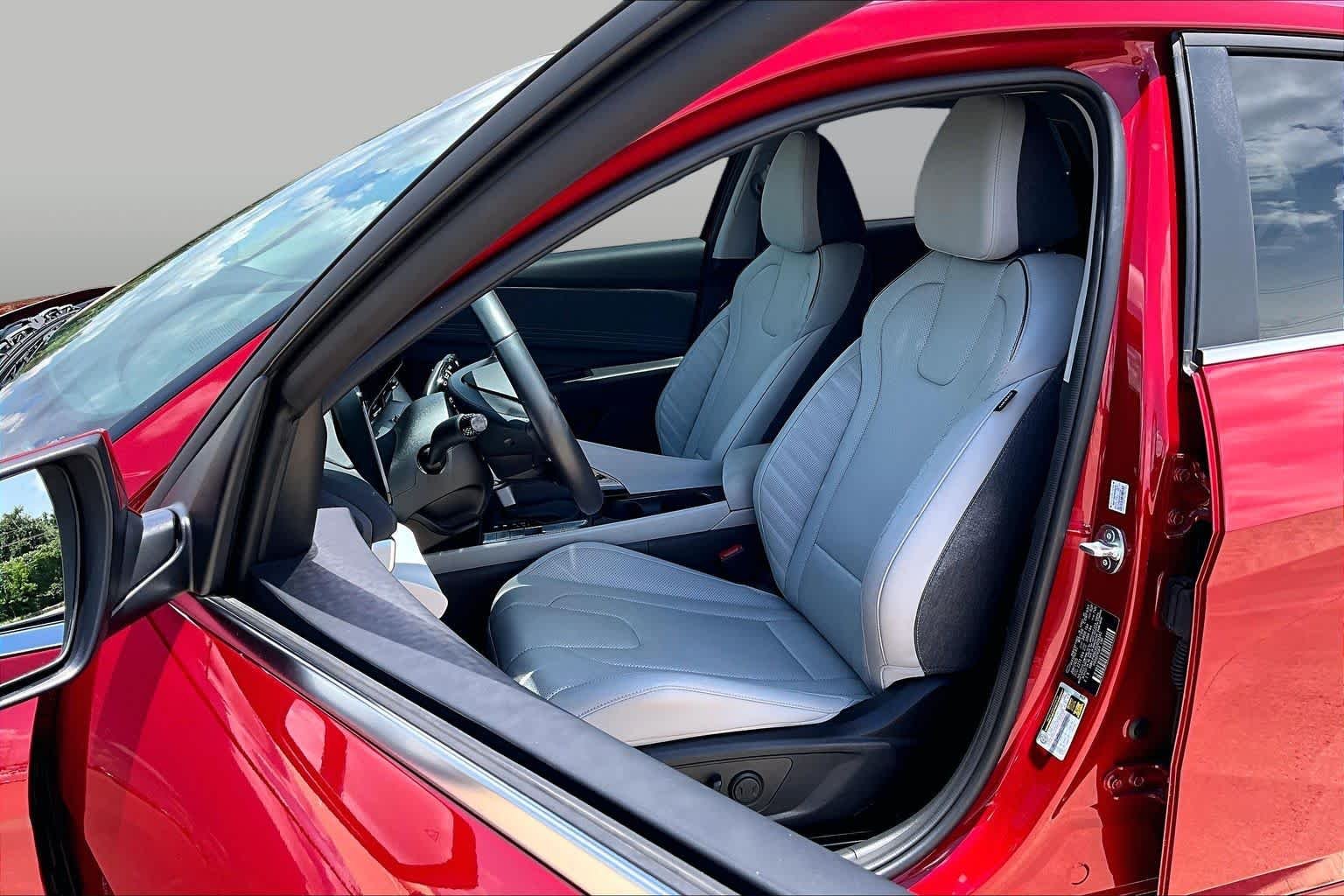 2025 Hyundai Elantra Limited - Photo 7