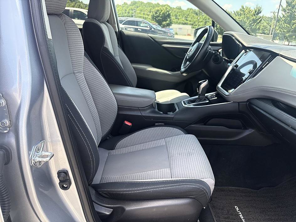 Used 2022 Ice Silver Metallic Subaru Premium image 15
