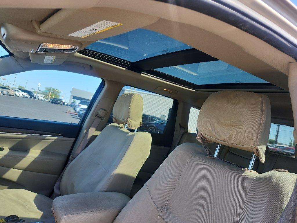 Used 2015 Champagne Jeep Limited image 14