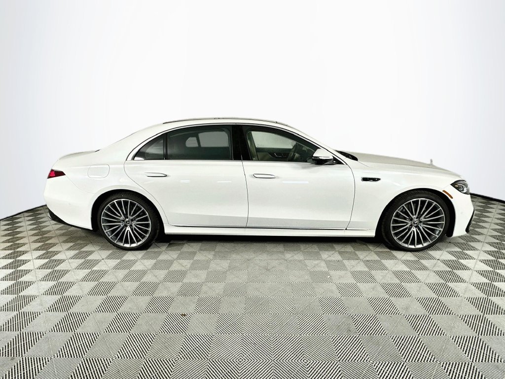 New 2027 MANUFAKTUR Moonlight White Metallic Mercedes-Benz S 580 image 8