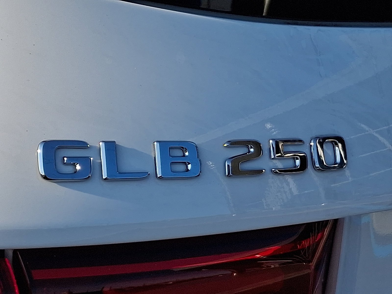 New 2026 Polar White Mercedes-Benz GLB 250 image 15