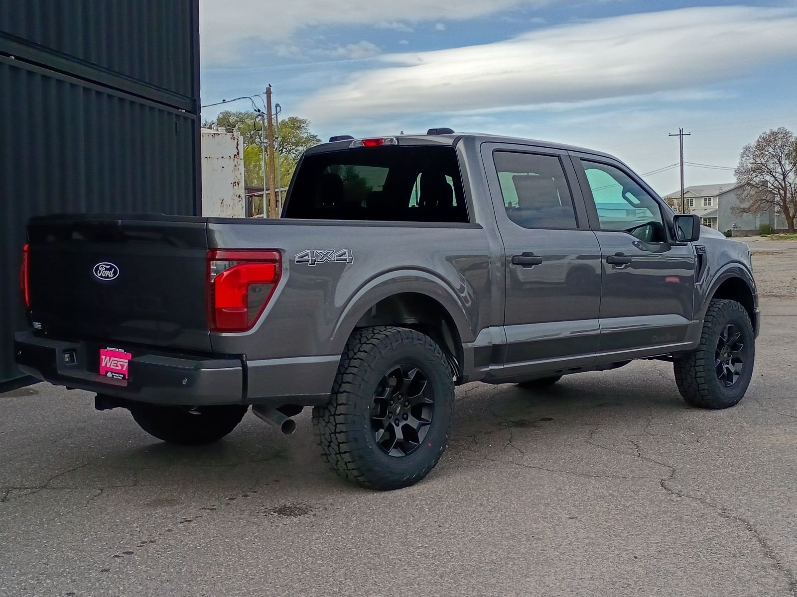 View vehicle photo 7