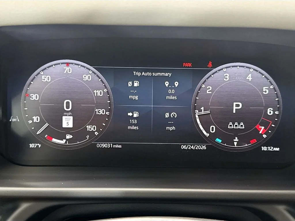 Used 2025 Pangea Green Metallic Land Rover S image 33